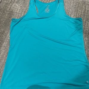 XL women’s athletic shirt